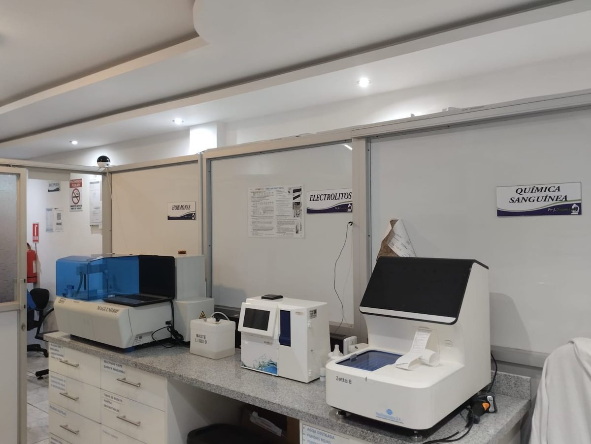 Laboratorio equipado con analizadores de última generación